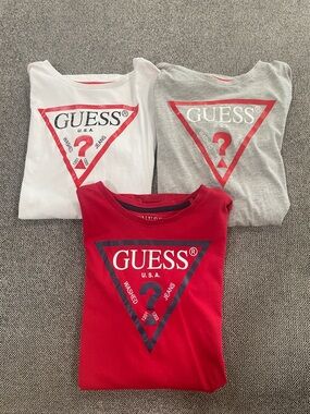 GUESS Kids Short Sleeve Logo Tees in Red, White, Gray